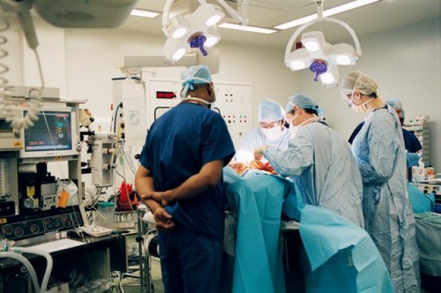 Do sada neviđeno: Naši hirurzi na Urološkoj klinici izvadili ogromnu prostatu